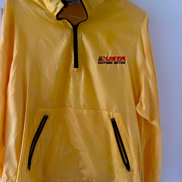 Nice nylon pullover. Zip with draw string bottom. - Picture 6 of 8